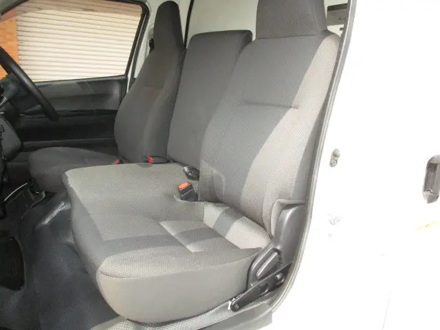 トヨタ ハイエースバン CBF-TRH200V(2WD)の写真12