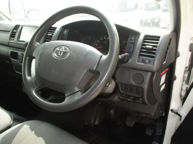 トヨタ ハイエースバン CBF-TRH200V(2WD)の写真13