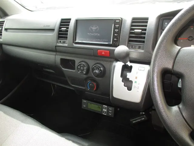 トヨタ ハイエースバン CBF-TRH200V(2WD)の写真14