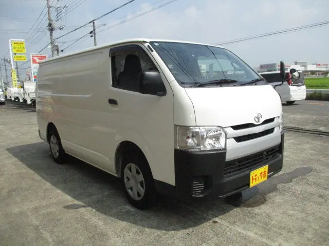 トヨタ ハイエースバン CBF-TRH200V(2WD)の写真27