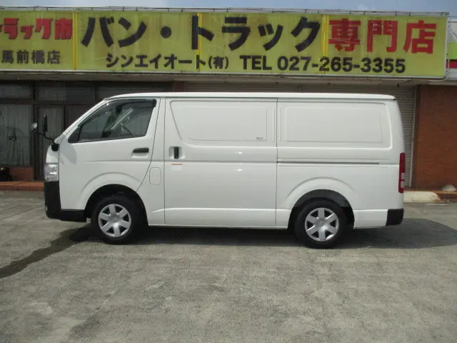 トヨタ ハイエースバン CBF-TRH200V(2WD)の写真29