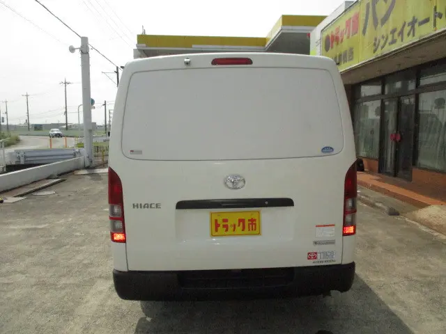 トヨタ ハイエースバン CBF-TRH200V(2WD)の写真31