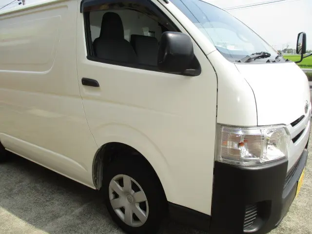 トヨタ ハイエースバン CBF-TRH200V(2WD)の写真35