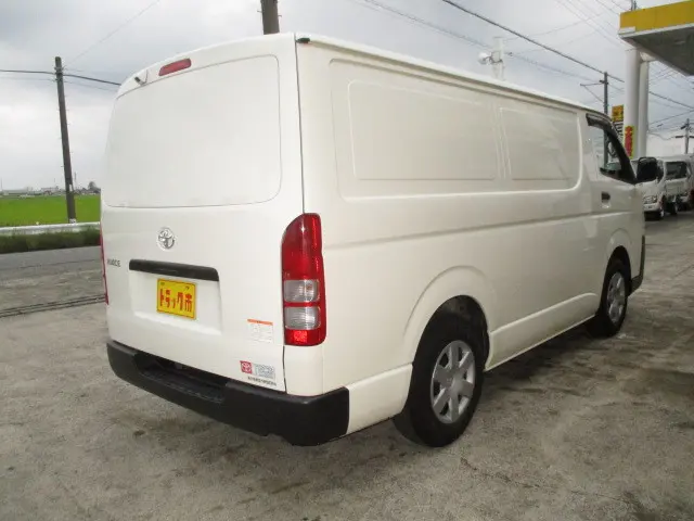 トヨタ ハイエースバン QDF-KDH201V(2WD)の写真2
