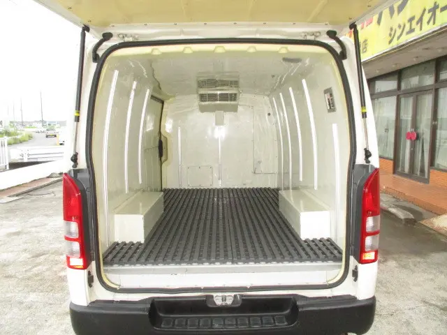 トヨタ ハイエースバン QDF-KDH201V(2WD)の写真3