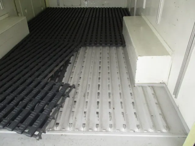 トヨタ ハイエースバン QDF-KDH201V(2WD)の写真4