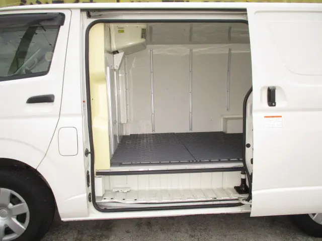 トヨタ ハイエースバン QDF-KDH201V(2WD)の写真5