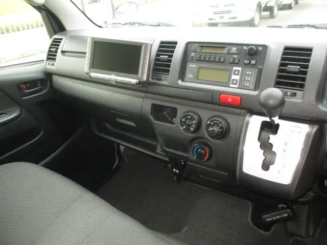 トヨタ ハイエースバン QDF-KDH201V(2WD)の写真12