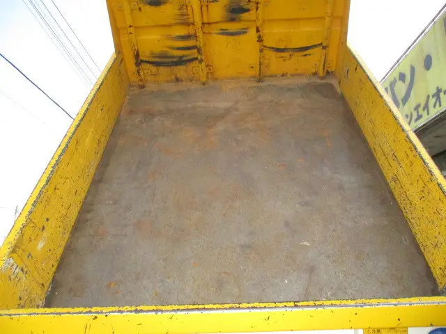 いすゞ エルフ BKG-NJR85AD(2WD)の写真3