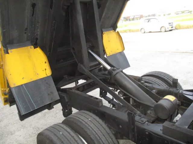 いすゞ エルフ BKG-NJR85AD(2WD)の写真4