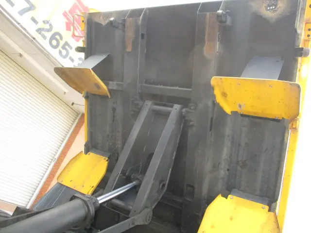 いすゞ エルフ BKG-NJR85AD(2WD)の写真6