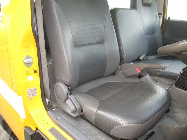 いすゞ エルフ BKG-NJR85AD(2WD)の写真10