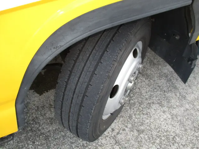 いすゞ エルフ BKG-NJR85AD(2WD)の写真19