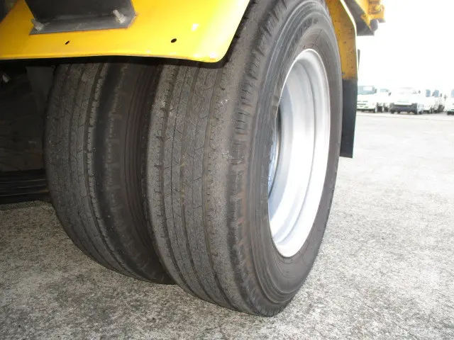 いすゞ エルフ BKG-NJR85AD(2WD)の写真20