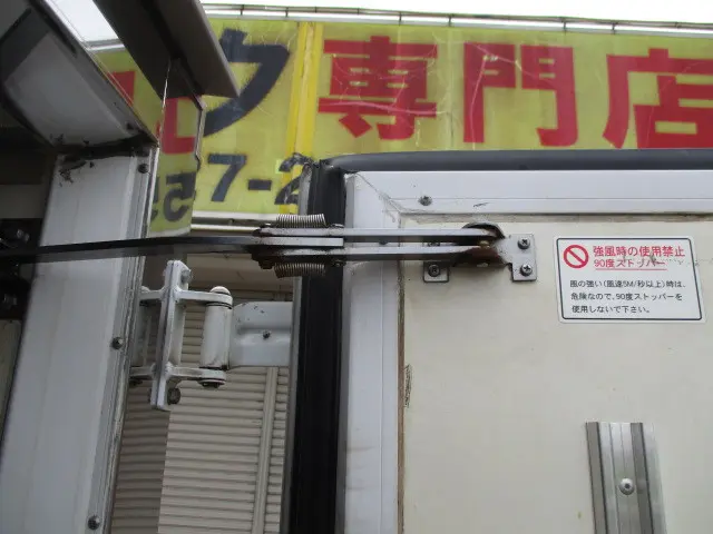 いすゞ エルフ TRG-NHR85AN(2WD)の写真5