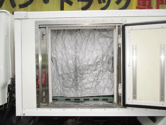 いすゞ エルフ TRG-NHR85AN(2WD)の写真8