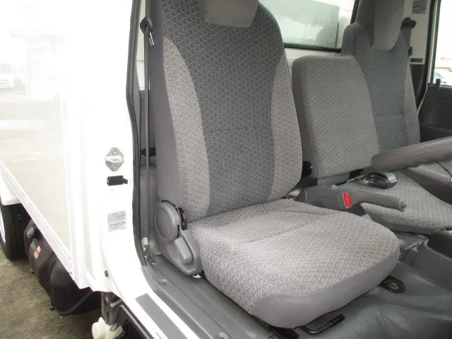 いすゞ エルフ TRG-NHR85AN(2WD)の写真16