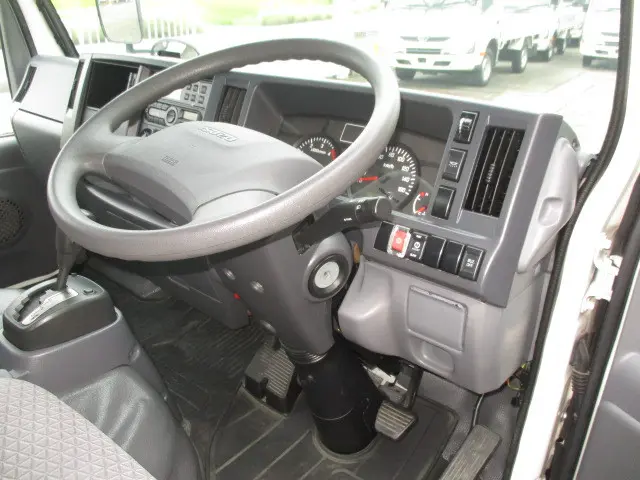 いすゞ エルフ TRG-NHR85AN(2WD)の写真18