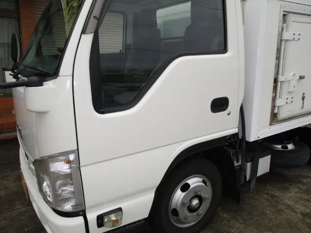 いすゞ エルフ TRG-NHR85AN(2WD)の写真40