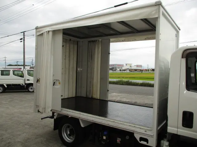 いすゞ エルフ 2RG-NLR88AN(2WD)の写真7