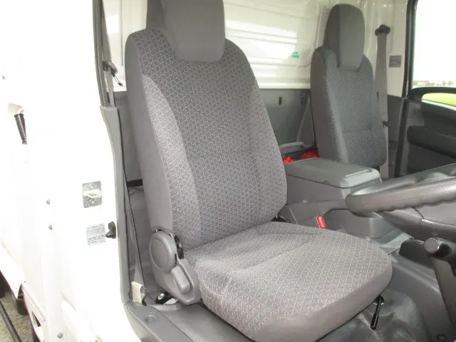 いすゞ エルフ 2RG-NLR88AN(2WD)の写真11