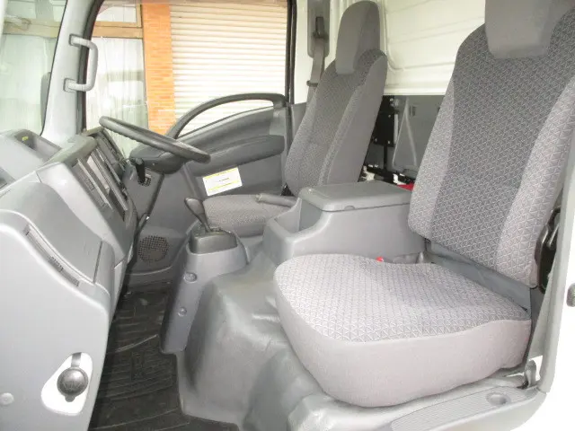 いすゞ エルフ 2RG-NLR88AN(2WD)の写真12