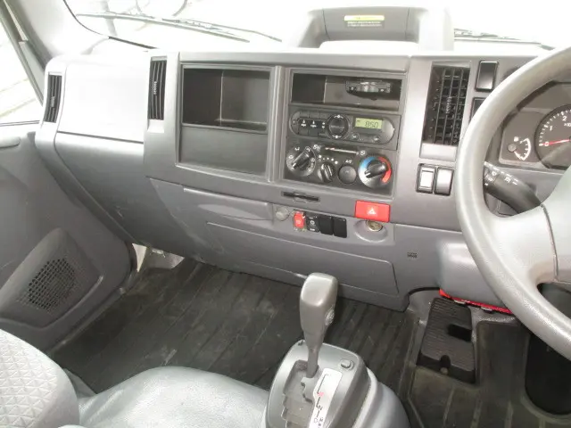 いすゞ エルフ 2RG-NLR88AN(2WD)の写真14