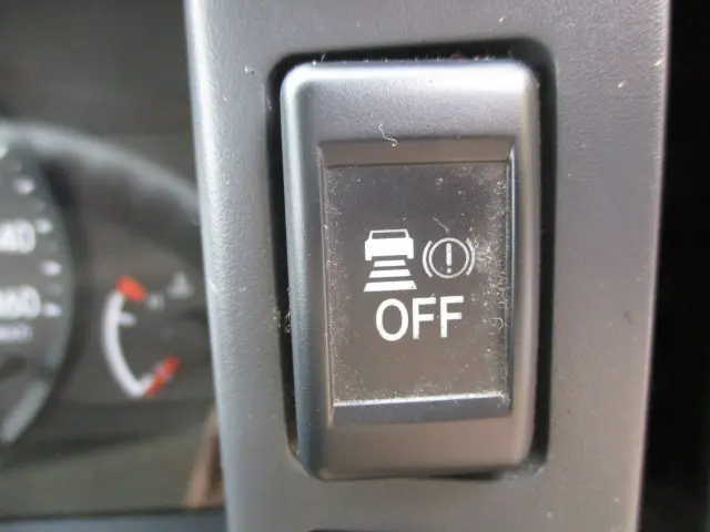 いすゞ エルフ 2RG-NLR88AN(2WD)の写真15