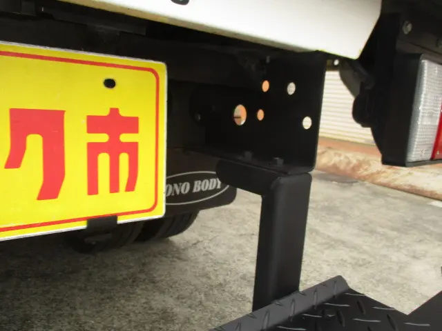 いすゞ エルフ 2RG-NLR88AN(2WD)の写真25