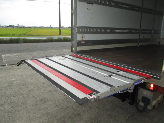 いすゞ エルフ TPG-NPR85YN(2WD)の写真4