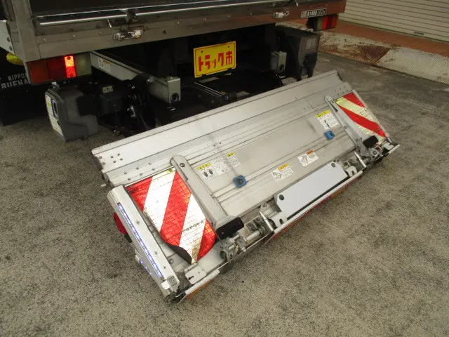 いすゞ エルフ TPG-NPR85YN(2WD)の写真6