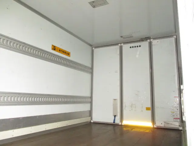 いすゞ エルフ TPG-NPR85YN(2WD)の写真9