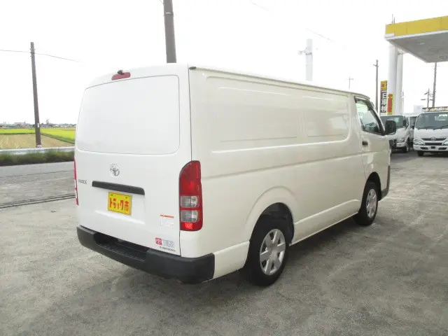 トヨタ ハイエースバン QDF-GDH201V(2WD)の写真2