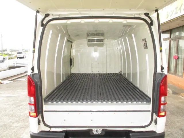 トヨタ ハイエースバン QDF-GDH201V(2WD)の写真3