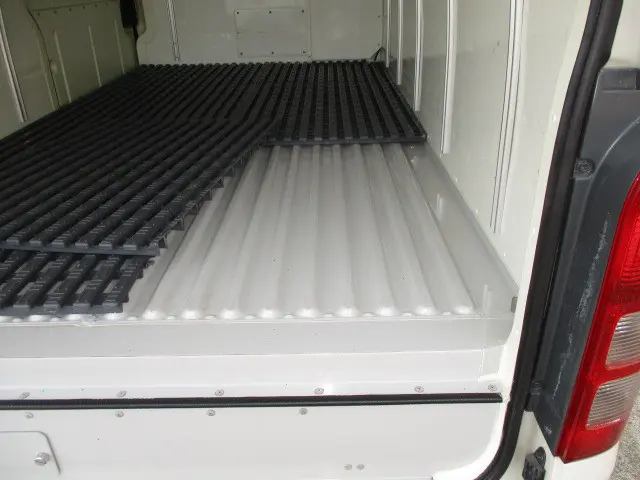 トヨタ ハイエースバン QDF-GDH201V(2WD)の写真4