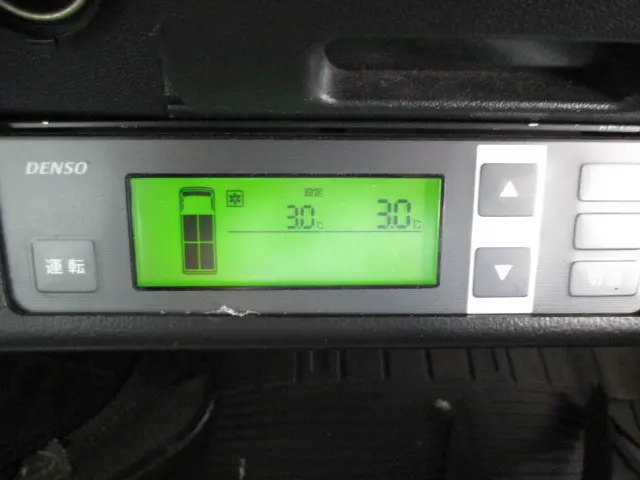 トヨタ ハイエースバン QDF-GDH201V(2WD)の写真8