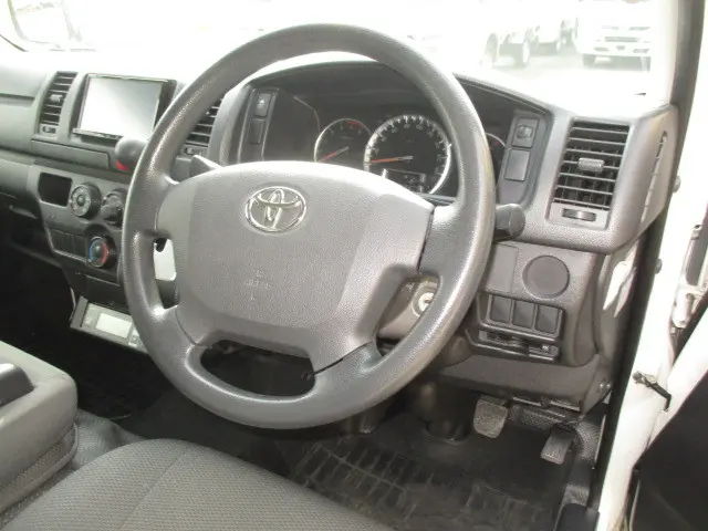 トヨタ ハイエースバン QDF-GDH201V(2WD)の写真15