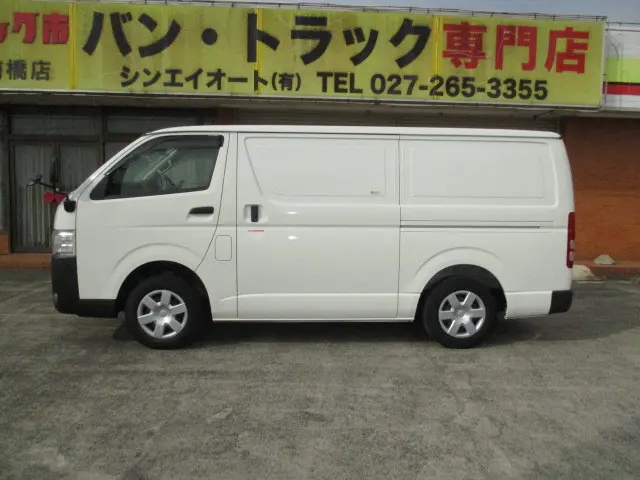 トヨタ ハイエースバン QDF-GDH201V(2WD)の写真30