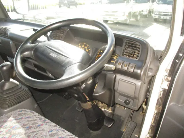 いすゞ エルフ KK-NHS69EA(4WD)の写真9