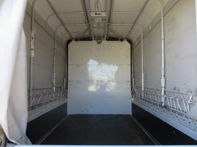 いすゞ エルフ 2RG-NJR88A(2WD)の写真7