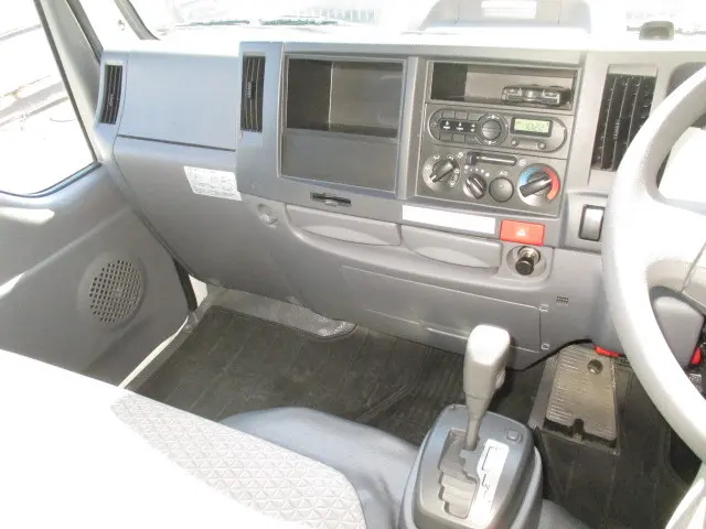 いすゞ エルフ 2RG-NJR88A(2WD)の写真15