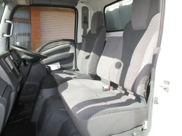 いすゞ エルフ 2RG-NMR88AR(2WD)の写真15