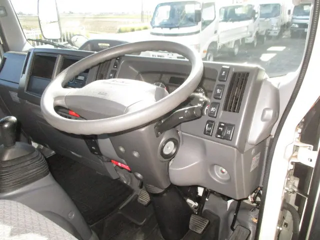 いすゞ エルフ 2RG-NMR88AR(2WD)の写真16