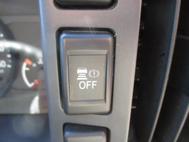 いすゞ エルフ 2RG-NMR88AR(2WD)の写真18