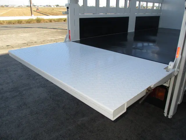 いすゞ エルフ TRG-NKR85A(2WD)の写真4