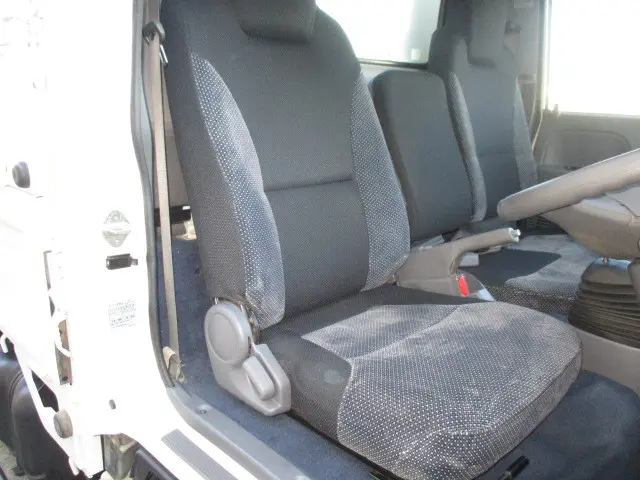 いすゞ エルフ TRG-NKR85A(2WD)の写真13