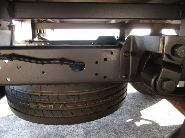 三菱 キャンターガッツ TKG-BSZ5F24(4WD)の写真18