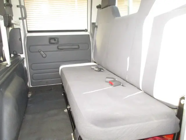 いすゞ エルフ BKG-NHS85A(4WD)の写真8