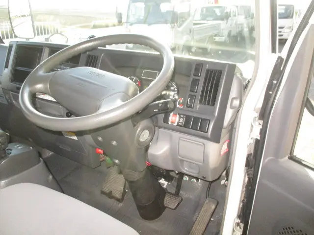 いすゞ エルフ BKG-NHS85A(4WD)の写真10