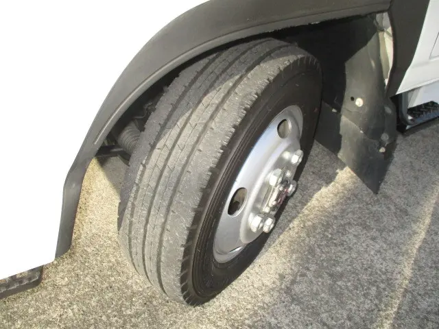 いすゞ エルフ BKG-NHS85A(4WD)の写真15